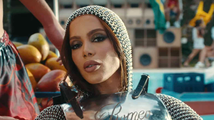 Anitta est en quête pour explorer la dualité délicate de Love dans sa vidéo «Roméo»