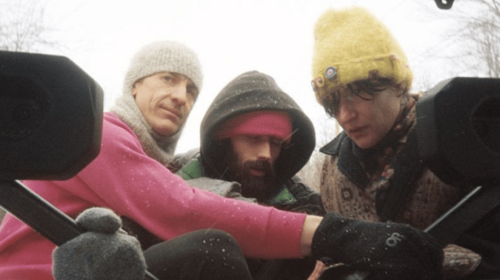 Big Thief Libérez l'EP `` Passional Relations '' pour collecter des fonds pour California Wildfire Relief