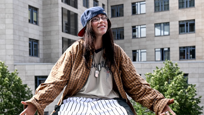 Billie Eilish prévoit de revenir en studio cette année et d'annoncer plus de dates de tournée