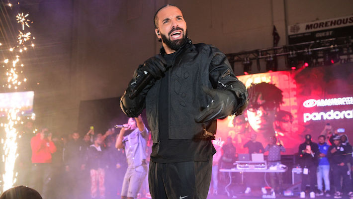 Drake a traité les fans d'un concert de karaoké impromptu avant sa tournée australienne «Anita Max Win»