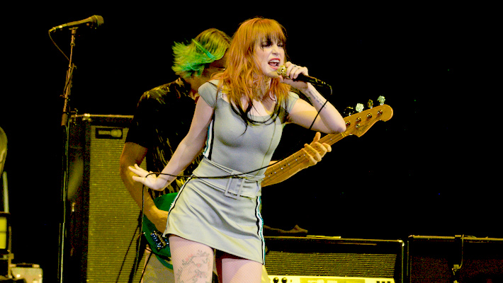 Hayley Williams était `` criait à ma télé '' lorsqu'elle a repéré sa connexion avec l'émission de mi-temps du Super Bowl de Kendrick Lamar