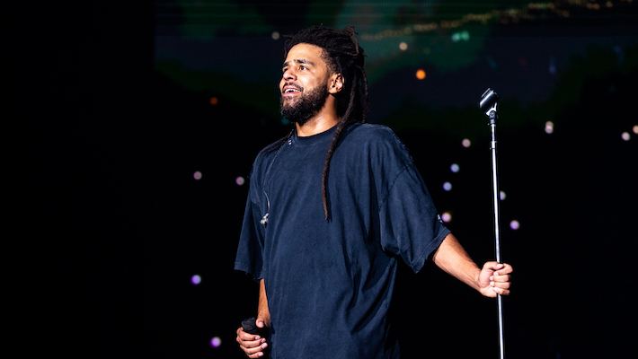 J. Cole partage le nouveau morceau de rêve «Clouds» via son blog