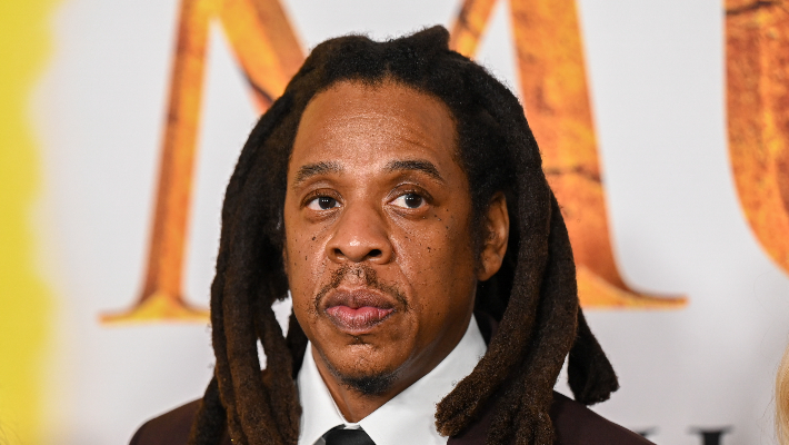 Jay-Z a publié une déclaration cinglante après que le procès de viol contre lui a été volontairement abandonné