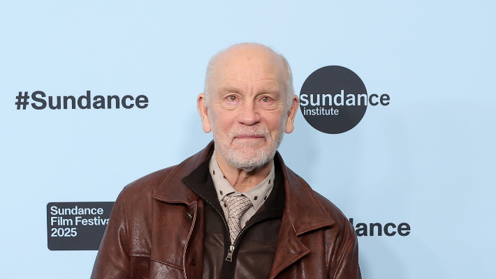 La pop star John Malkovich prête ses côtelettes vocales à «Dina, Simone», un morceau de «Opus: The Moretti EP»