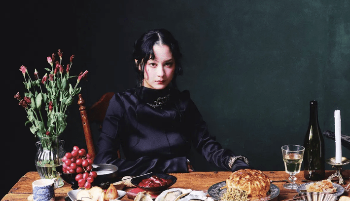 Le petit-déjeuner japonais va pour une joyride dans la vidéo de «Mega Circuit», le dernier single de son nouvel album
