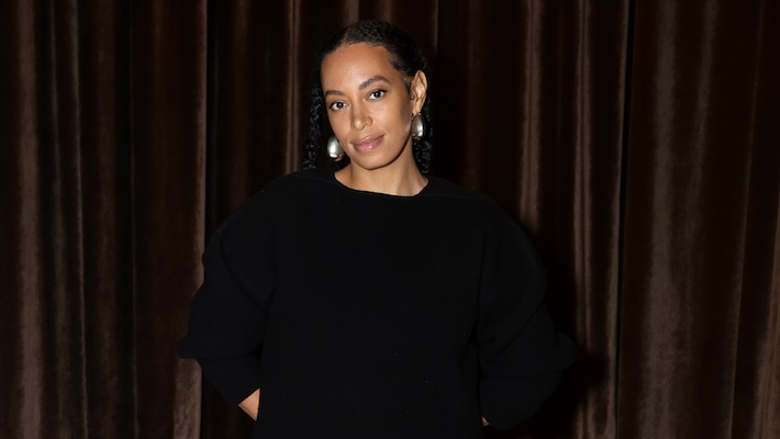 Solange projette son nouveau projet de film, «Shakerssss», au Los Angeles's Museum of Contemporary Art