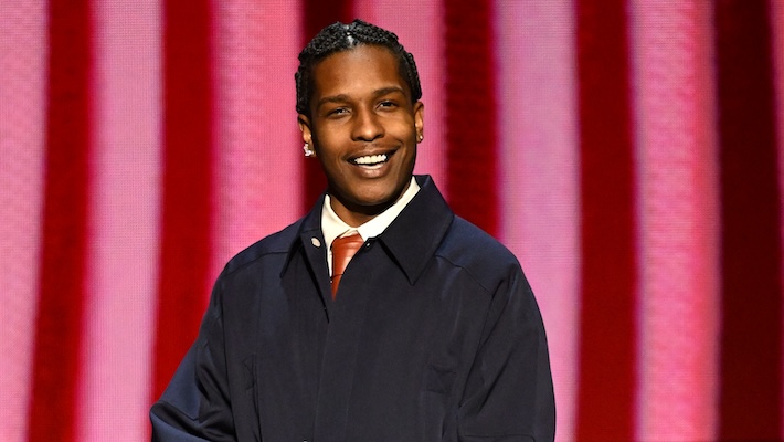 Spike Lee célèbre le verdict non coupable de ASAP Rocky avec une taase de leur prochain film, `` le plus haut 2 Low '' '