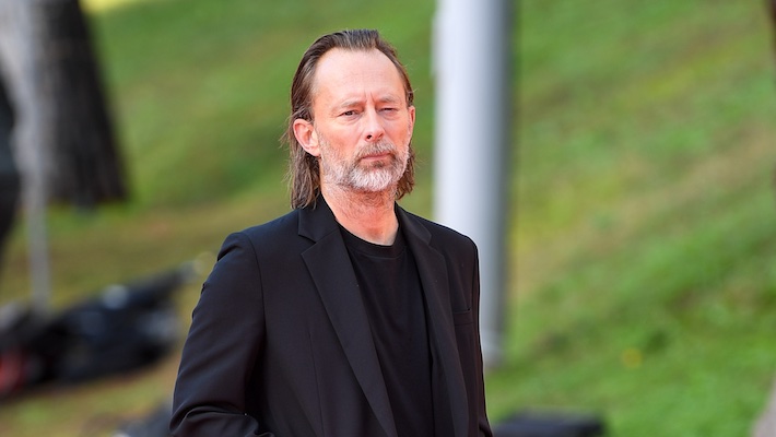 Thom Yorke et Mark Pritchard laissent tomber une vidéo surréaliste et troublante pour leur nouvelle collaboration `` Back in the Game ''