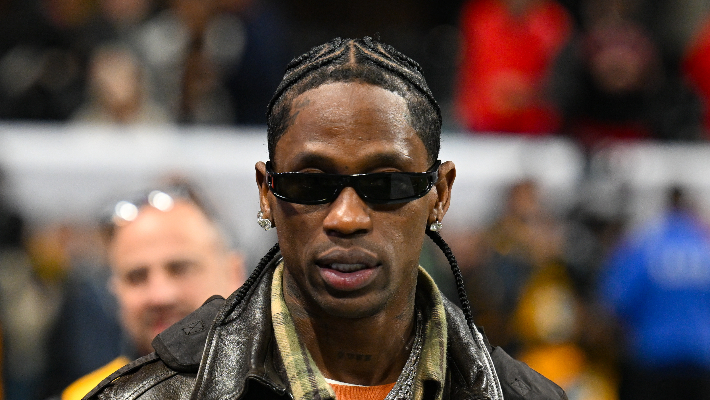 Travis Scott Slams a récemment déposé un procès qui prétend que son gardien de sécurité `` violemment '' a agressé un fan