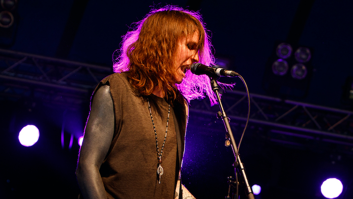 Laura Jane Grace annonce l'album «Adventure Club» avec leur nouveau single «Mine Me Mine»