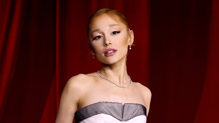 Ariana Grande dévoile des projections spéciales de courts métrages `` Brighter Days Ahead '' avant son album de luxe «Eternal Sunshine»