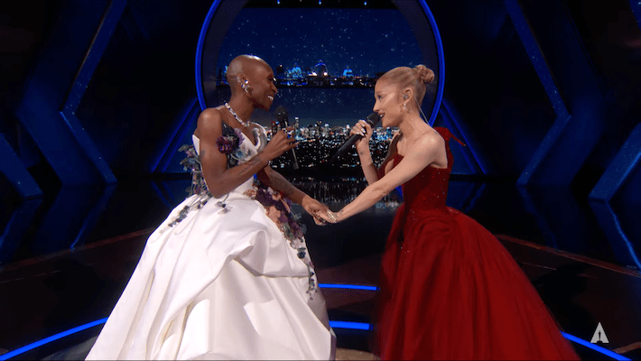 Ariana Grande et Cynthia Erivo Oscaring Oscars 'Oz / Wicked' Medley ont provoqué une ovation debout