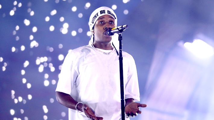 Asap Rocky a ouvert son ensemble passionnant de California 2025, suspendu, suspendu à un hélicoptère au-dessus de la scène