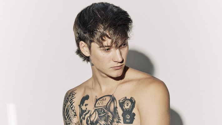 Cameron Whitcomb est reconnaissant pour ses `` options '' sur le nouveau single de conduite