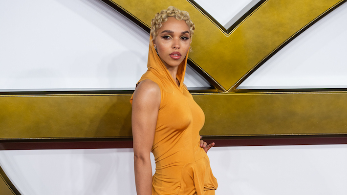 FKA Twigs se retire de plusieurs arrêts nord-américains de la «tournée Eusexua» après les problèmes de visa