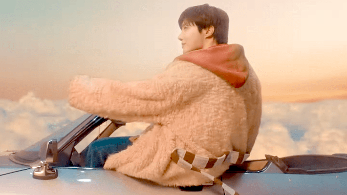 J-Hope et Miguel prennent le ciel dans leur vidéo surréaliste «Sweet Dreams»