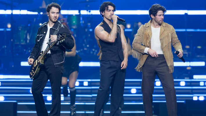 Jonas Brothers demande un quelqu'un spécial pour «m'aimer au paradis» sur leur nouveau single angélique
