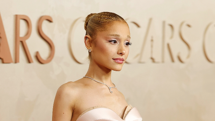 L'album de luxe «Eternal Sunshine» d'Ariana Grande est officiellement en route, et il y a une bande-annonce obsédante pour prouver ce