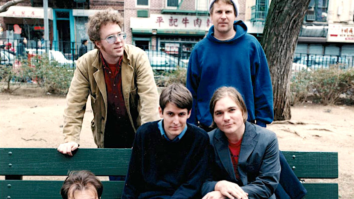 La carrière explosive de Pavement a brillamment été capturée dans la bande-annonce «Pavements», un documentaire sur le groupe