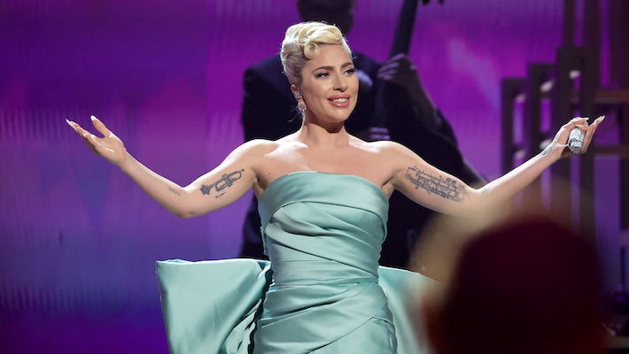 Le «Mayhem» de Lady Gaga fait ses débuts au n ° 1, ce qui en fait l'album du septième classement du chanteur