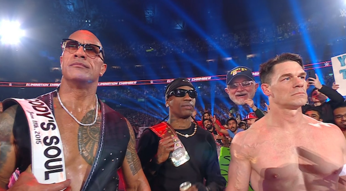 Le rock dit que Travis Scott est intéressé à lutter contre la WWE