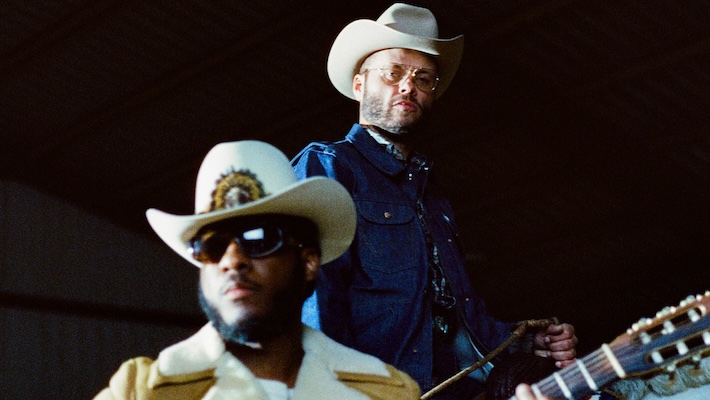 Leon Bridges et Charley Crockett unissent leurs forces pour «The Crooner & the Cowboy Tour»