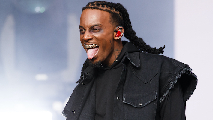 Les fans étaient en colère contre Playboi Carti pour ne pas avoir laissé tomber la `` musique '' quand il a dit qu'il le ferait, mais c'est enfin maintenant sorti maintenant