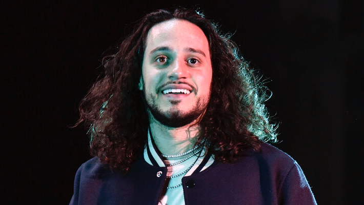 Russ a partagé le sens profond du titre de son album «sauvage» et des œuvres officielles
