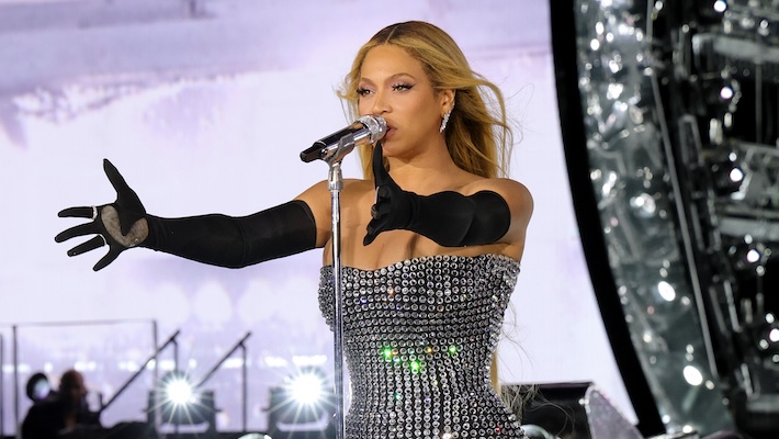Beyoncé partage une vue sur les oiseaux de sa production de `` Cowboy Carter Tour '' pour monter le Beyhive