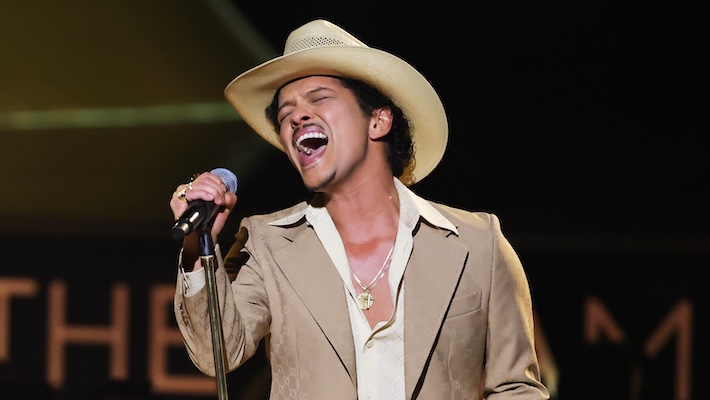 Bruno Mars ne doit vraiment pas à des millions de MGM, mais il a ajouté de nouvelles dates à sa résidence