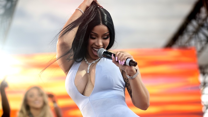 Cardi B a été `` allumé '' par les bouffonneries de Joe Goldberg dans la saison 3 "
