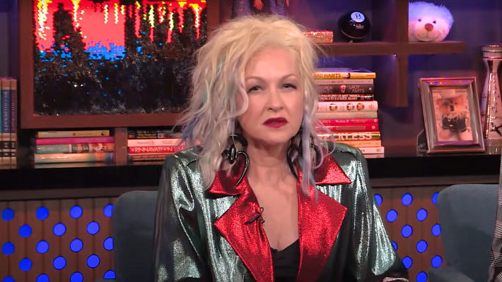 Cyndi Lauper dit qu'elle est «humiliée» par son intronisation à la classe du Temple de la renommée du Rock & Roll 2025