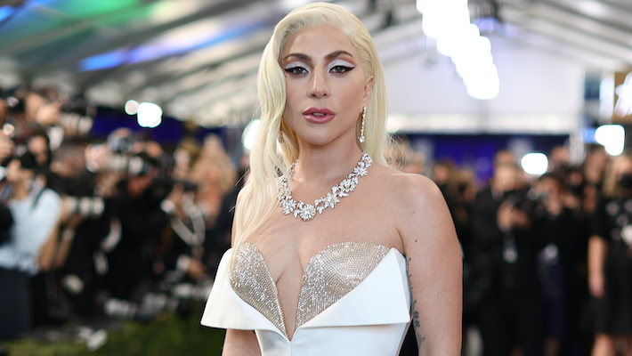 Le nouveau jingle séduisant de Lady Gaga pour sa marque de cosmétiques Haus Labs déclenche une réponse hilarante des fans en ligne