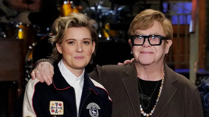 Les performances d'Elton John et Brandi Carlile de `` Little Richard's Bible '' & `` qui croient aux anges '' sur «SNL» étaient pur et simple électrisant