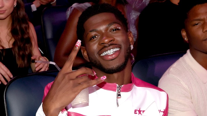 Lil Nas X a une paralysie faciale partielle mais il est de bonne humeur: «Arrêtez d'être triste pour moi! Secouez votre cul pour moi à la place!