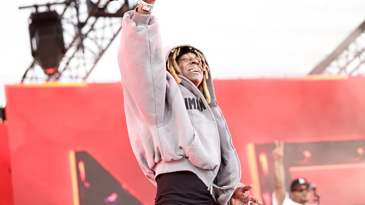 Lil Wayne lance une collection NFL inspirée de Carter Vi' avec Mitchell & Ness