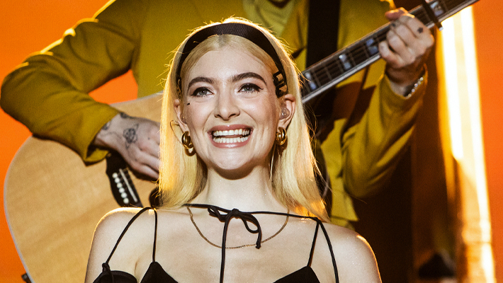 Lorde a prévisualisé son single `` What Was That '' lors d'un événement pop-up surprise pour les fans