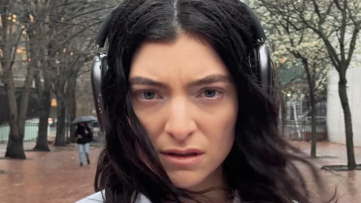 Lorde prend le contrôle de New York dans sa nouvelle vidéo très attendue «What Was That»