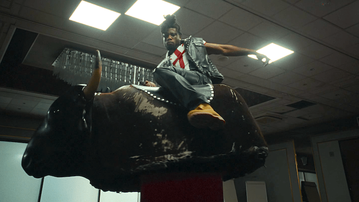 Obongjayar annonce son nouvel album «Paradise Now» avec la vidéo de «Sweet Danger» de taureau