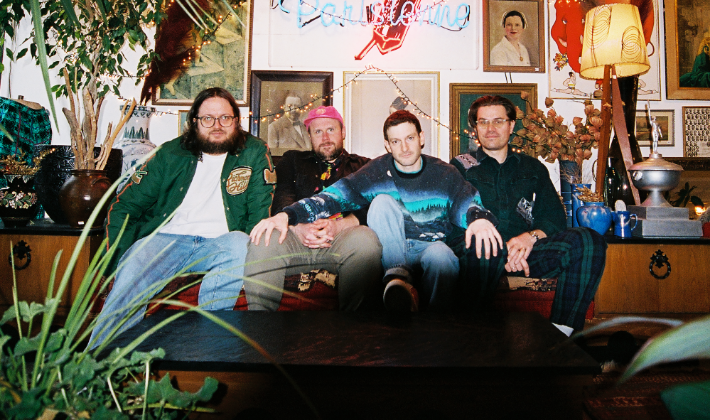 Pup organise une soirée de sortie d'album «légalement distincte» sur le thème du jardin d'olive