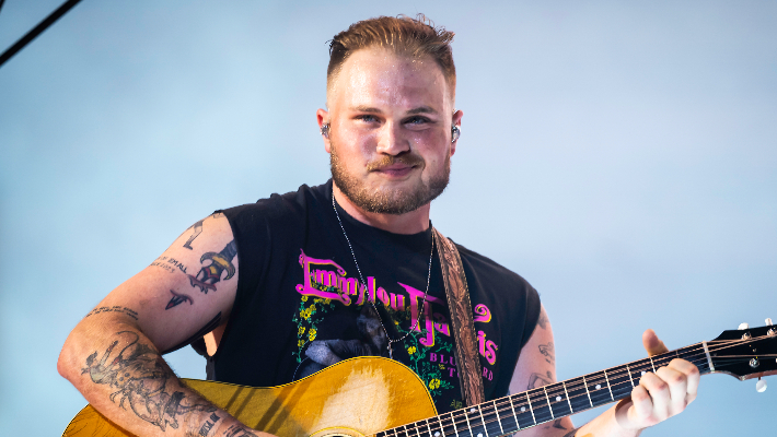 Zach Bryan et Willow Avalon ont joué un duo surprise de `` I Remember Everything '' à Stagecoach 2025