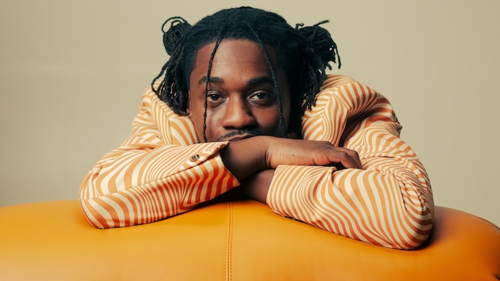 Ric Wilson fait équipe avec les élèves de la fête pour le groovy sans fin 'Missin My Window'