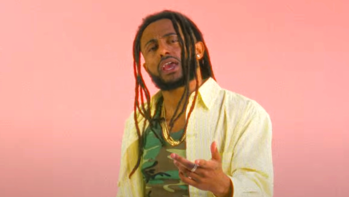 Amené transforme son amour pour un bon `` vacay '' en un nouveau single infectieux parfait pour l'été