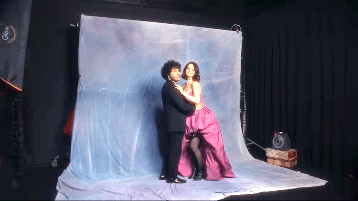 Benny Blanco lance Selena Gomez un bal dans leur douce vidéo «Talk»