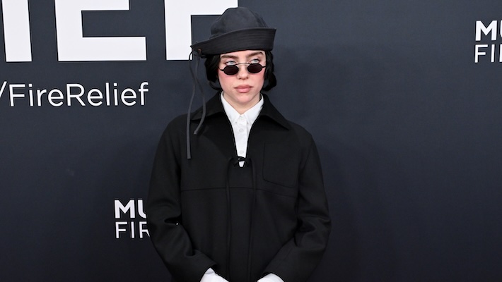 Billie Eilish ne peut pas croire la critique de sa tenue de Met Gala… parce qu'elle n'était pas là