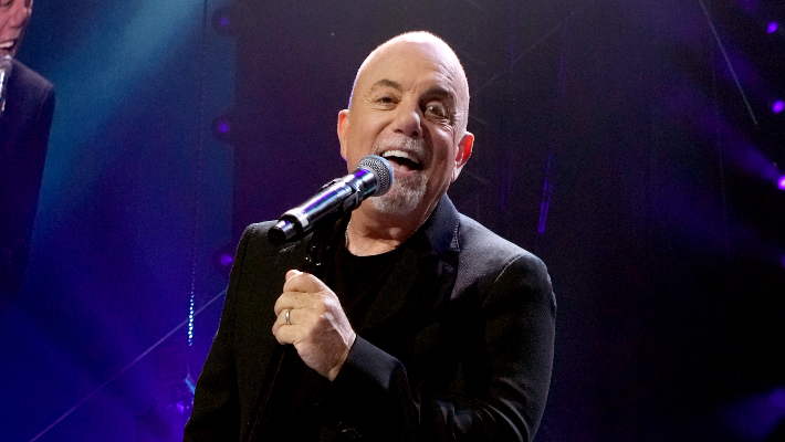 Billy Joel annule toutes ses dates de tournée restantes après un diagnostic de trouble cérébral