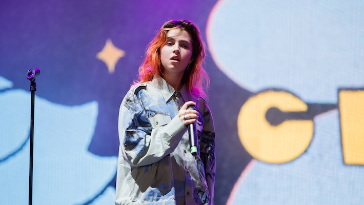 Clairo abandonne le son de Primavera 2025 en citant les `` problèmes logistiques ''