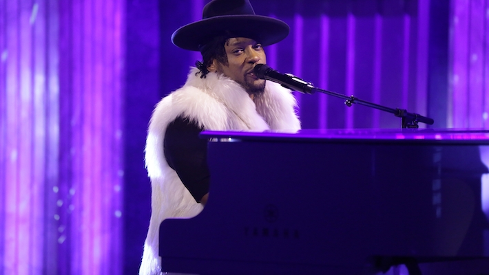 D'Angelo a abandonné son ensemble de titres de pique-nique 2025 Roots en 2025