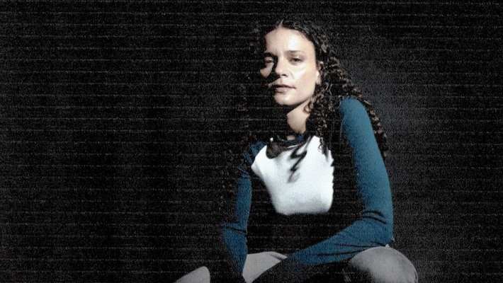 Erika de Casier prend son nouvel album surprise 'Lifetime' sur la route pour une tournée nord-américaine