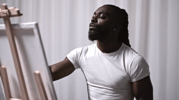 Johnny Vénus de Earthgang & 6lack peigner une image parfaite dans leur vidéo "So Beautiful"